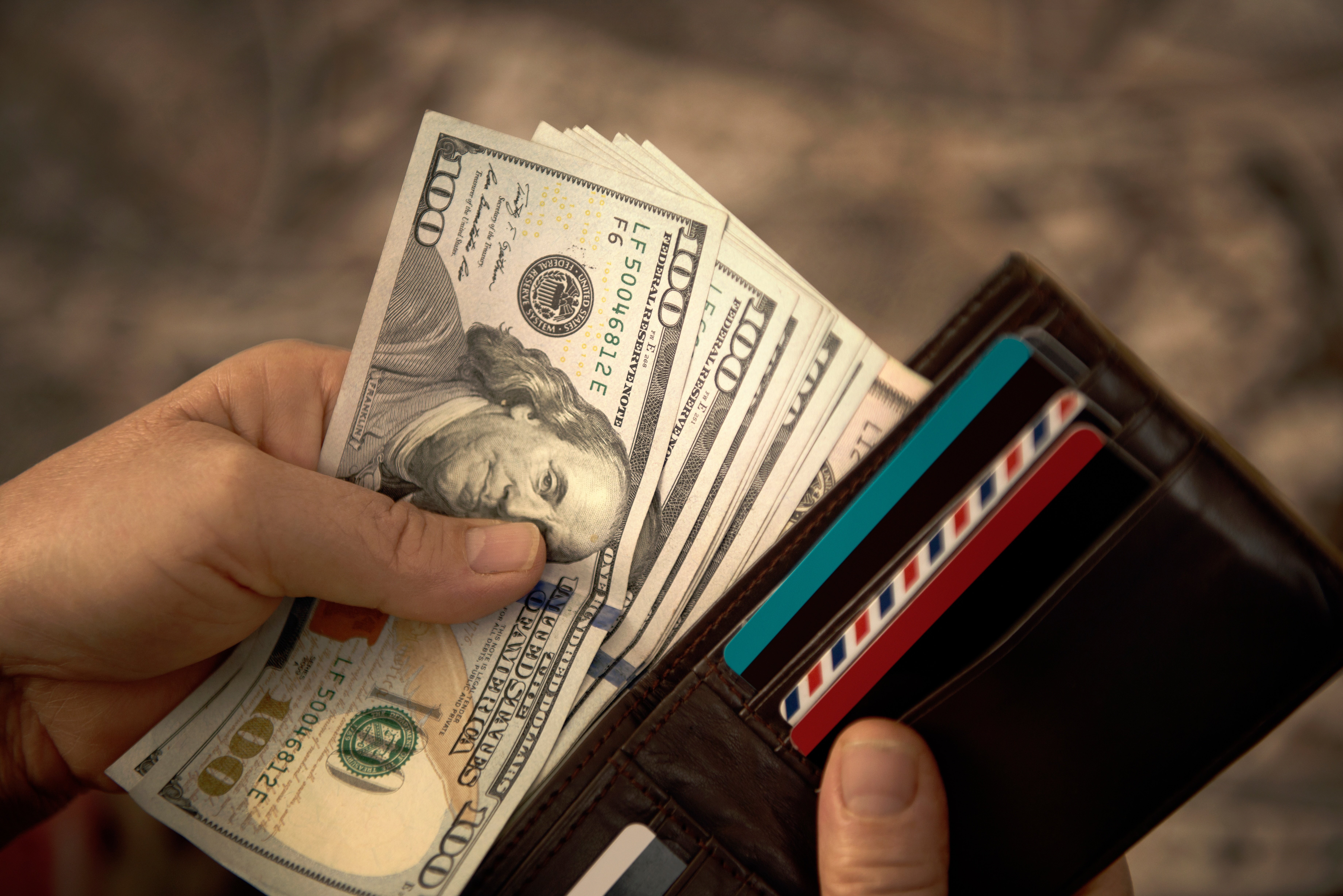 5 Ways Paying With Cash Can Help You With Managing Your Money